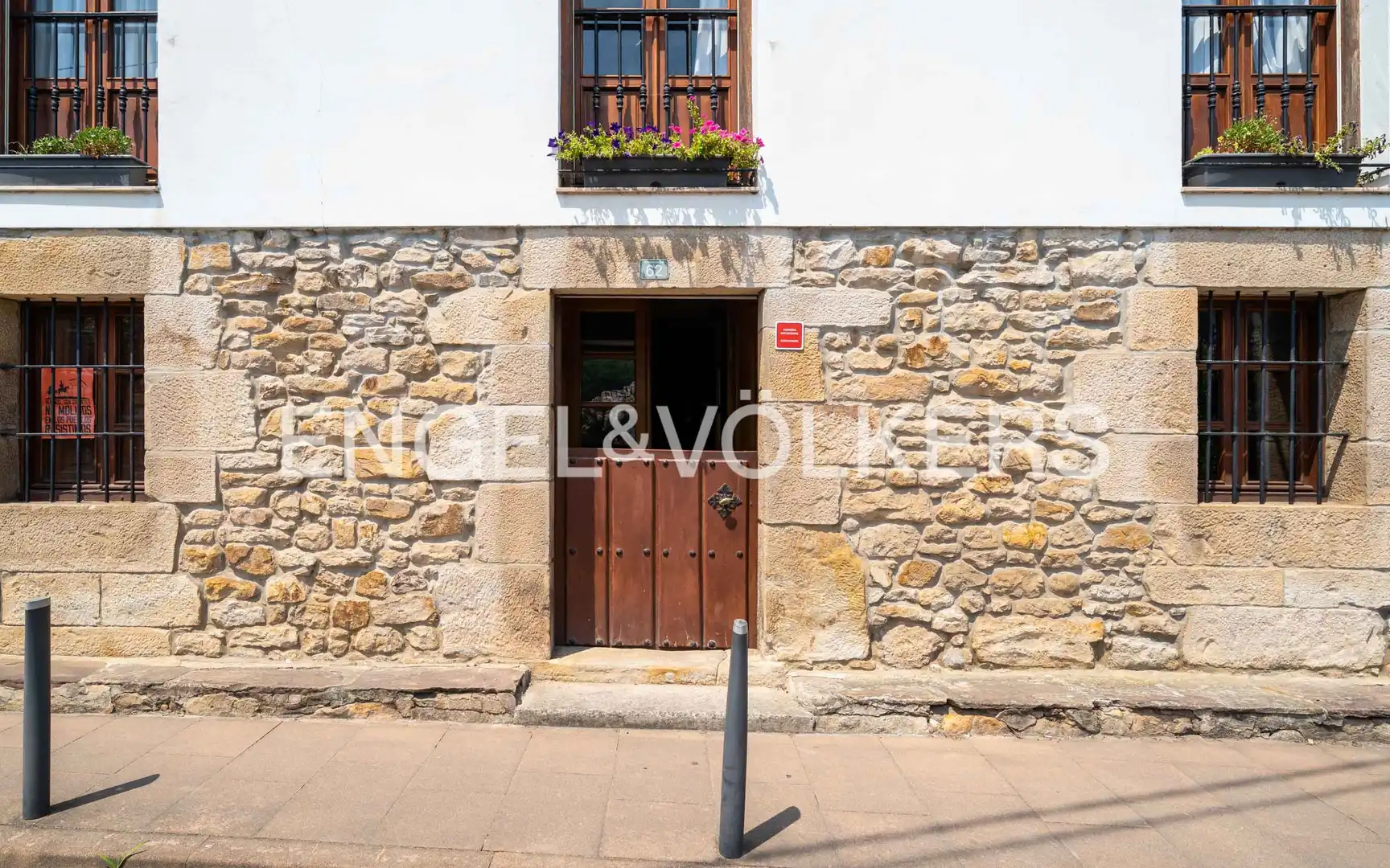 Vista exterior de Casa adosada en venda en Liérganes amb Calefacció i Jardí privat