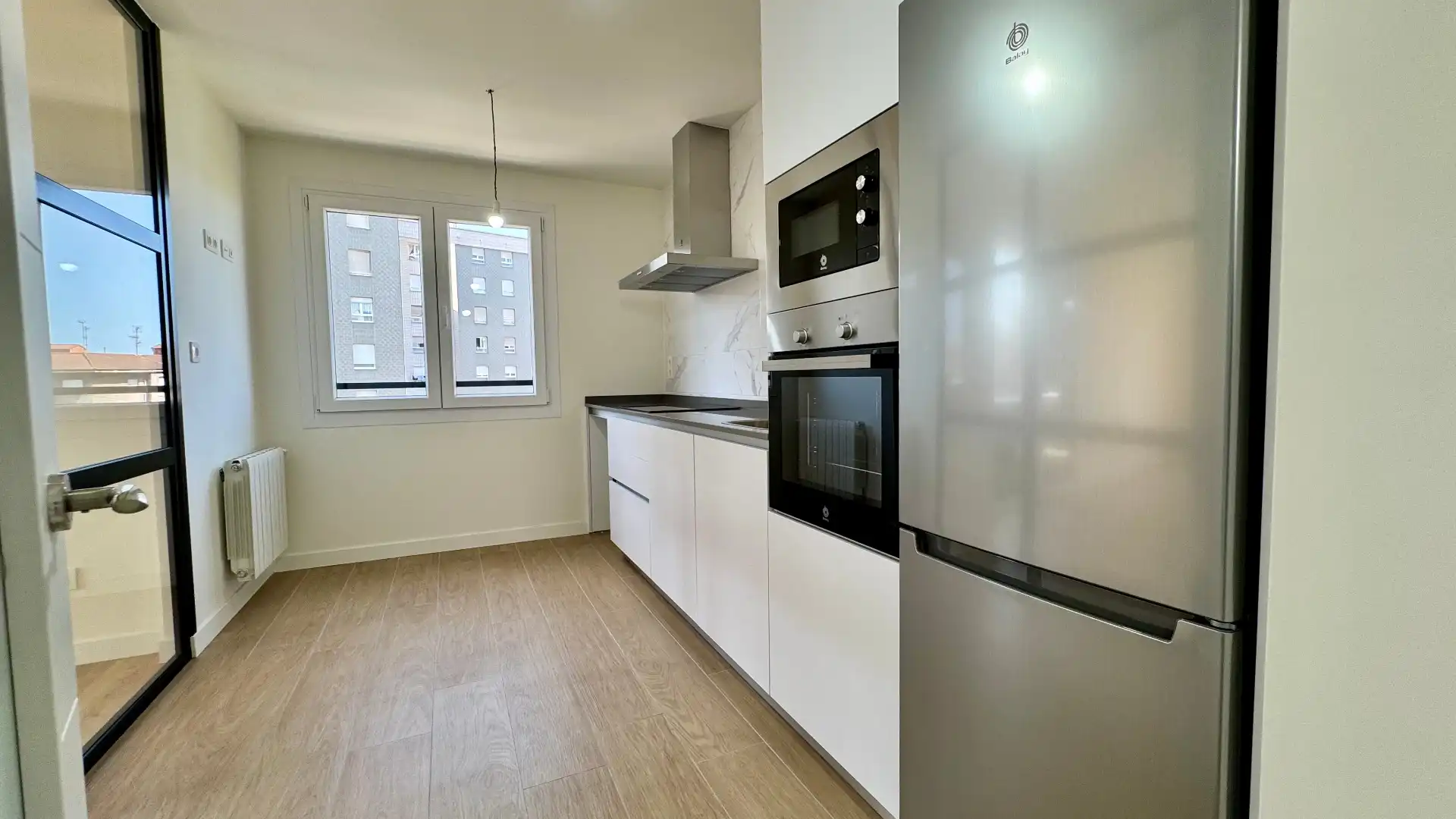 Cocina de Piso en venta en Gijón  con Calefacción, Parquet y Terraza