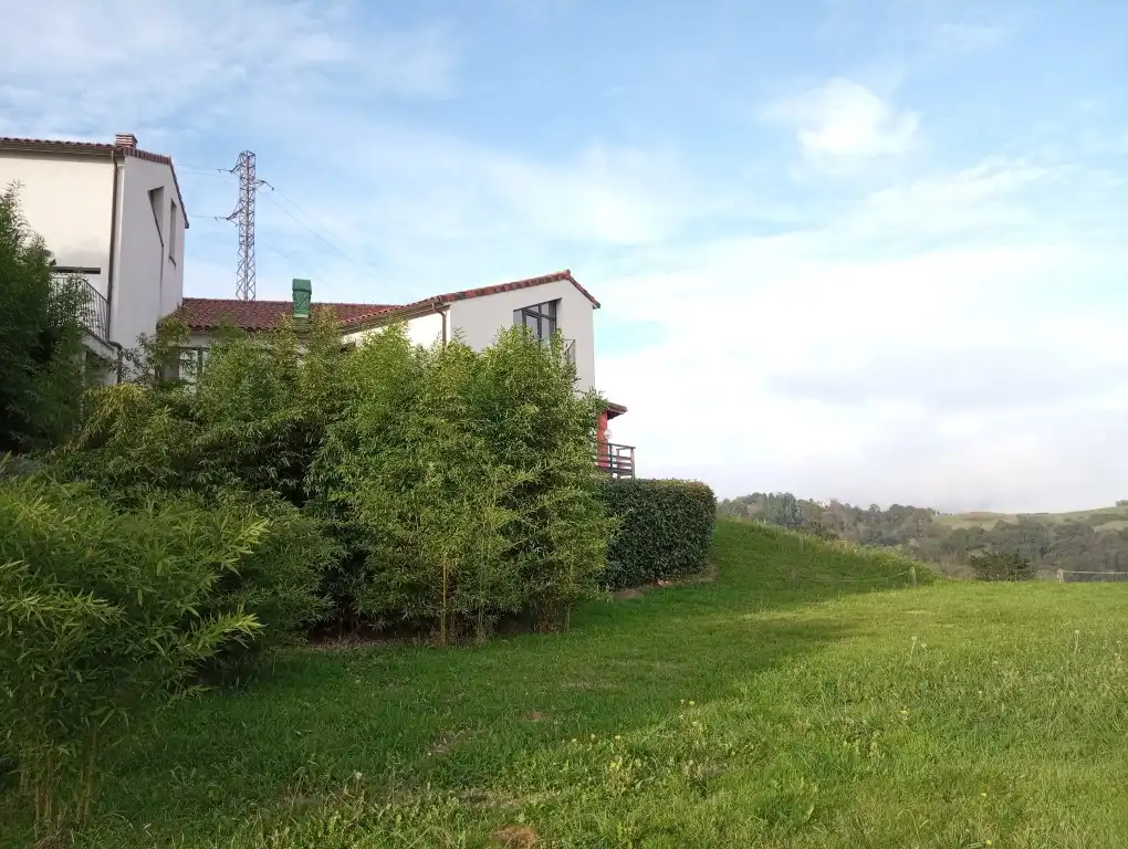 Vista exterior de Casa o xalet en venda en Cabranes amb Aire condicionat, Calefacció i Jardí privat