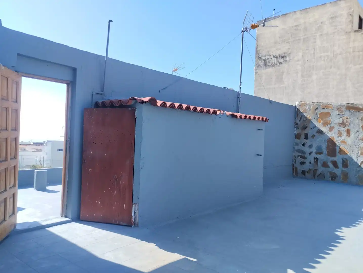 Außenansicht von Einfamilien-Reihenhaus zum Verkauf in Güímar mit Privatgarten, Terrasse und Abstellraum