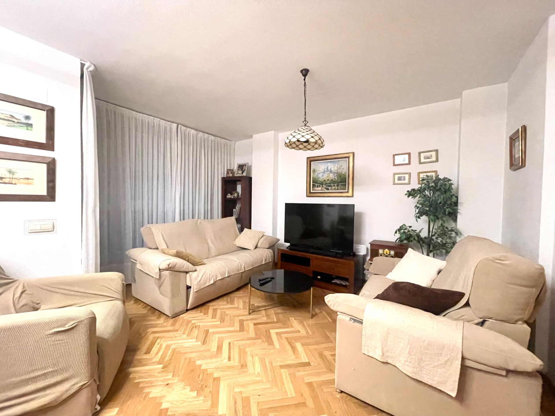 Living room of Flat for sale in Alcalá de Henares  with Air Conditioner, Heating and Parquet flooring