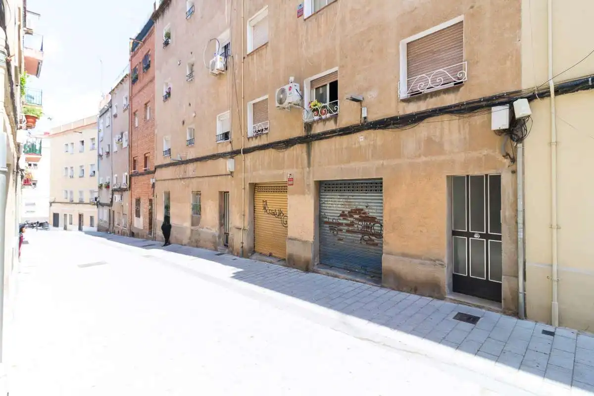 Außenansicht von Erdgeschoss zum Verkauf in Barcelona mit Heizung, Parkett und Terrasse