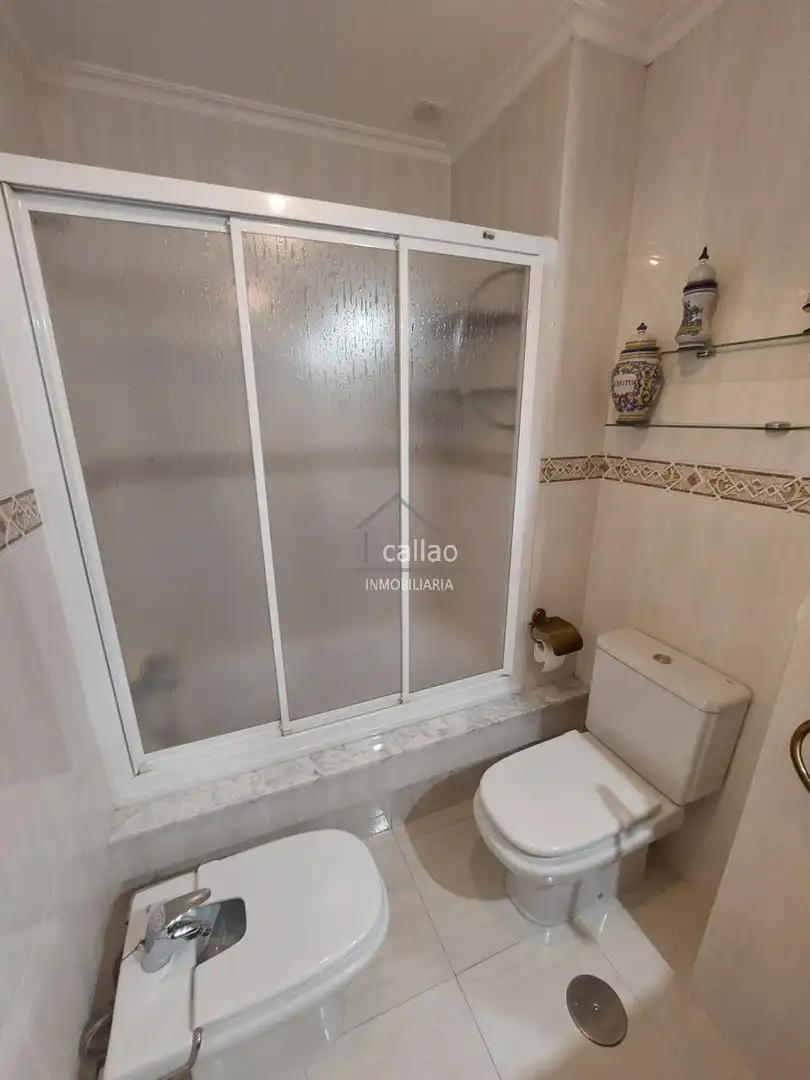 Bathroom of Apartments for rent in Ferrol  with Heating and Furnished