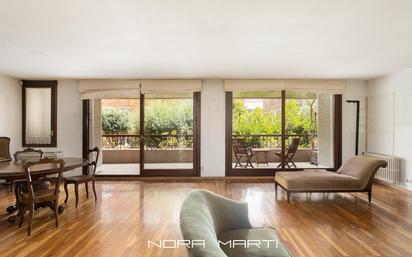 Living room of Flat for sale in  Barcelona Capital  with Heating and Terrace