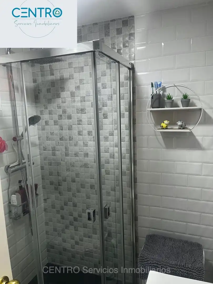 Badezimmer von Wohnungen zum Verkauf in Algeciras mit Terrasse, Möbliert und Gemeinschaftspool