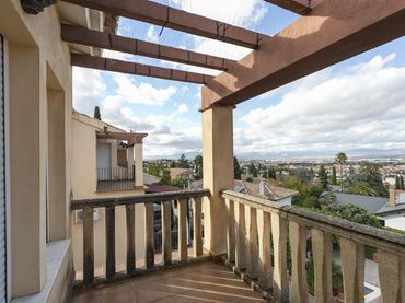 Maison jumelée avec piscine à vendre à Calle Casa Suiza 8