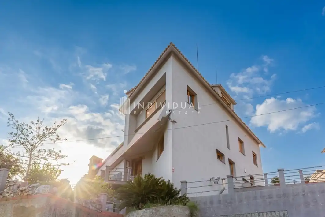 Vista exterior de Casa o xalet en venda en Sentmenat amb Aire condicionat, Calefacció i Jardí privat