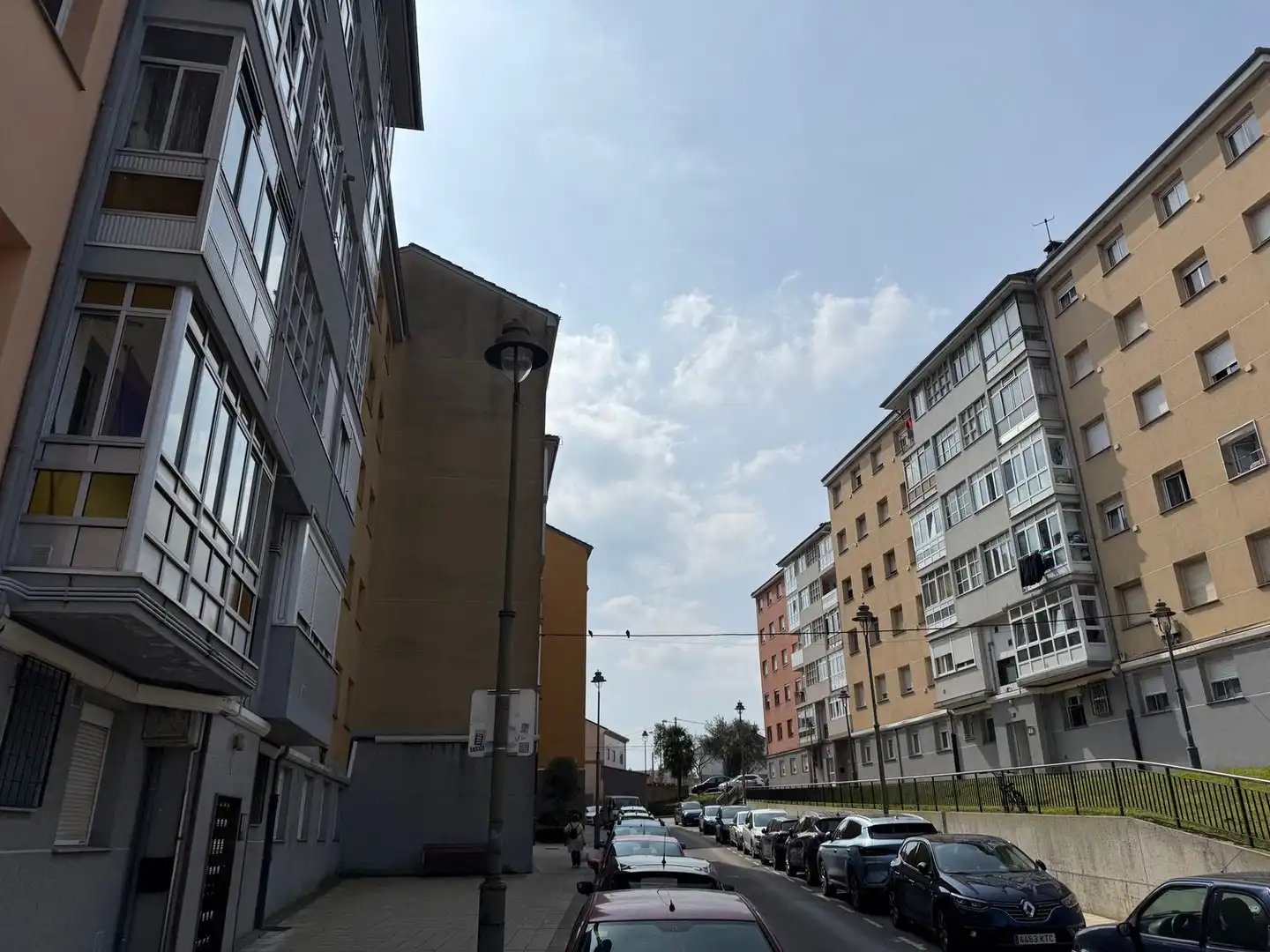 Vista exterior de Piso en venta en Avilés con Calefacción, Terraza y Piscina