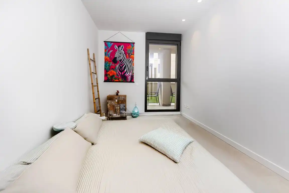 Habitación de Apartamento de alquiler en Dénia con Aire acondicionado, Jardín privado y Terraza
