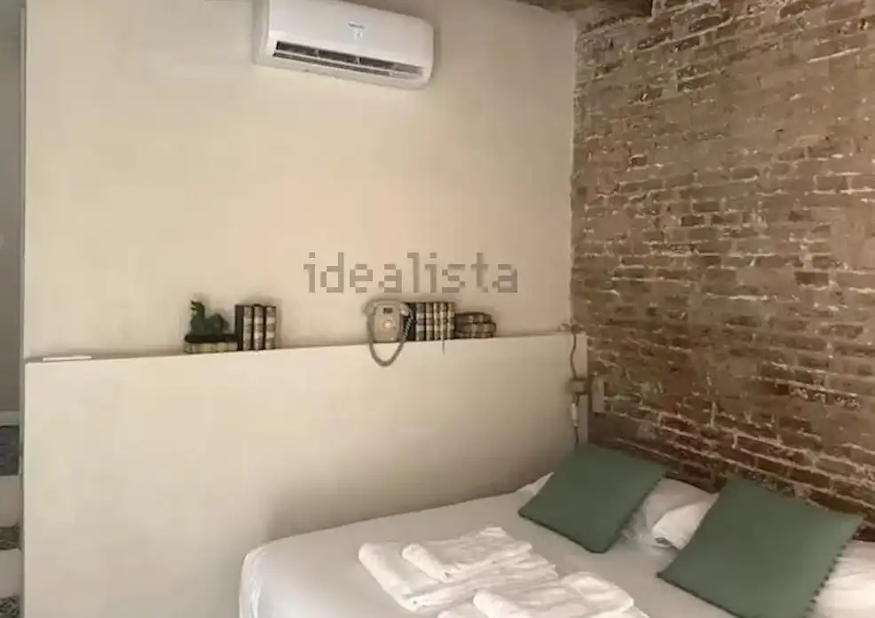 Bedroom of Commercial properties for rent in L'Hospitalet de Llobregat  with Air Conditioner, Heating and Terrace