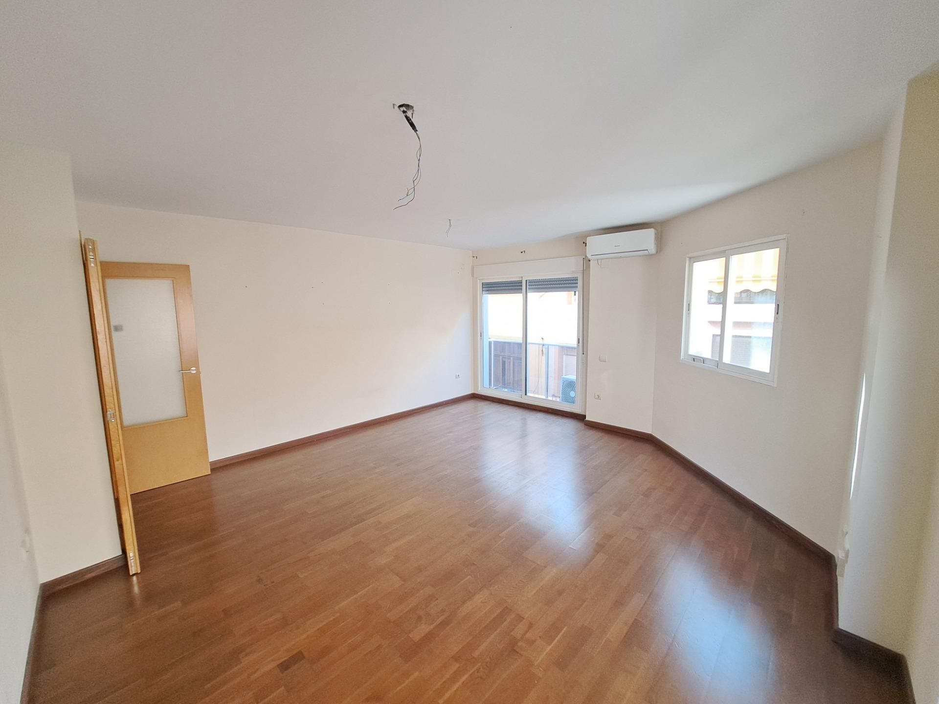 Sala de estar de Piso en venta en Alzira con Aire acondicionado, Parquet y Trastero