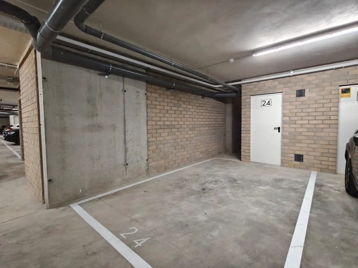 Parking of Flat for rent in Girona  with Air Conditioner, Heating and Terrace