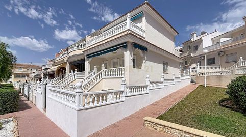 Foto 2 de Casa adosada en venda a Calle Golda Meir, 54, Urbanización Monteazul, Spai, -1, Benijófar, Alicante