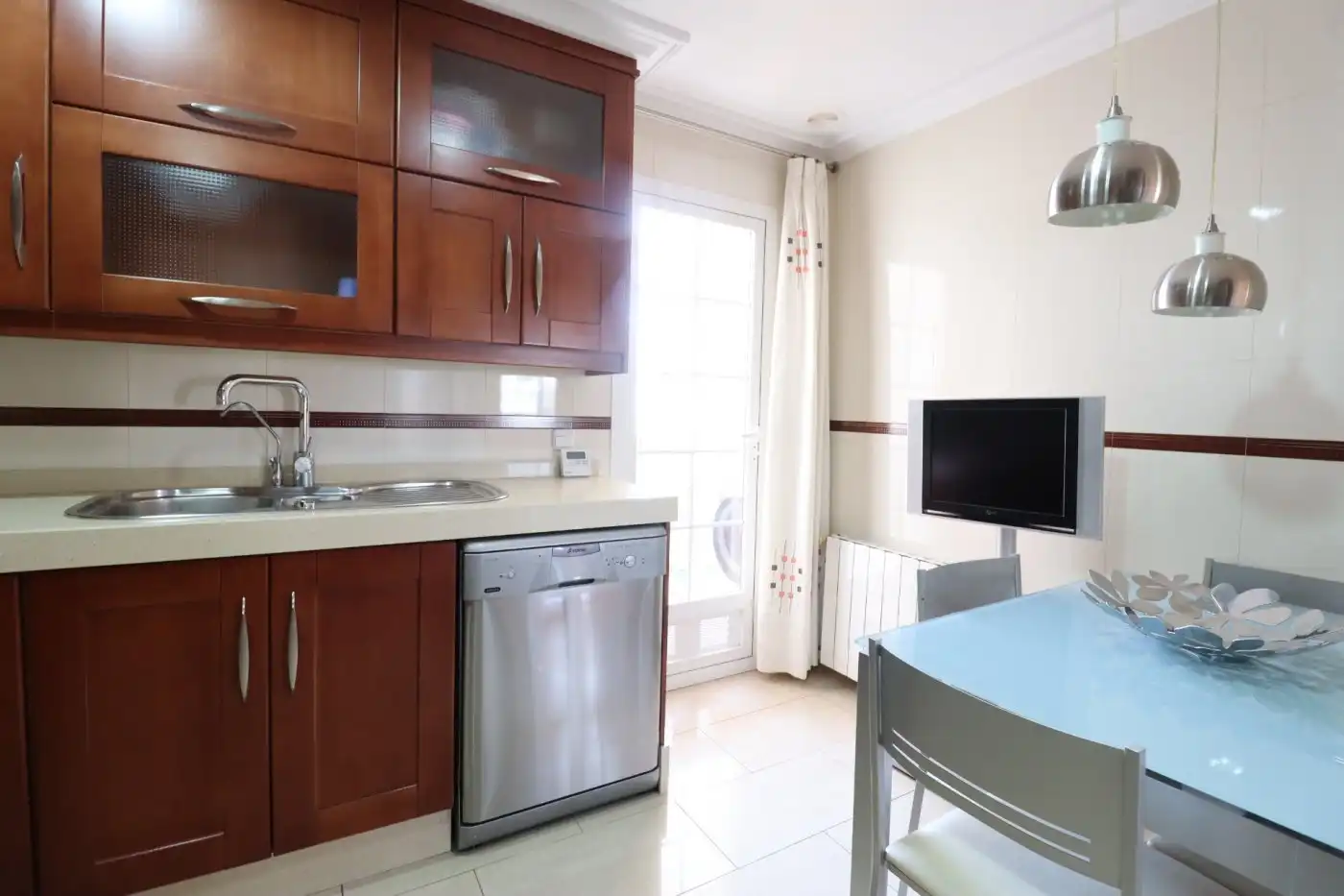 Kitchen of Flat for rent in Elche / Elx  with Air Conditioner, Heating and Storage room