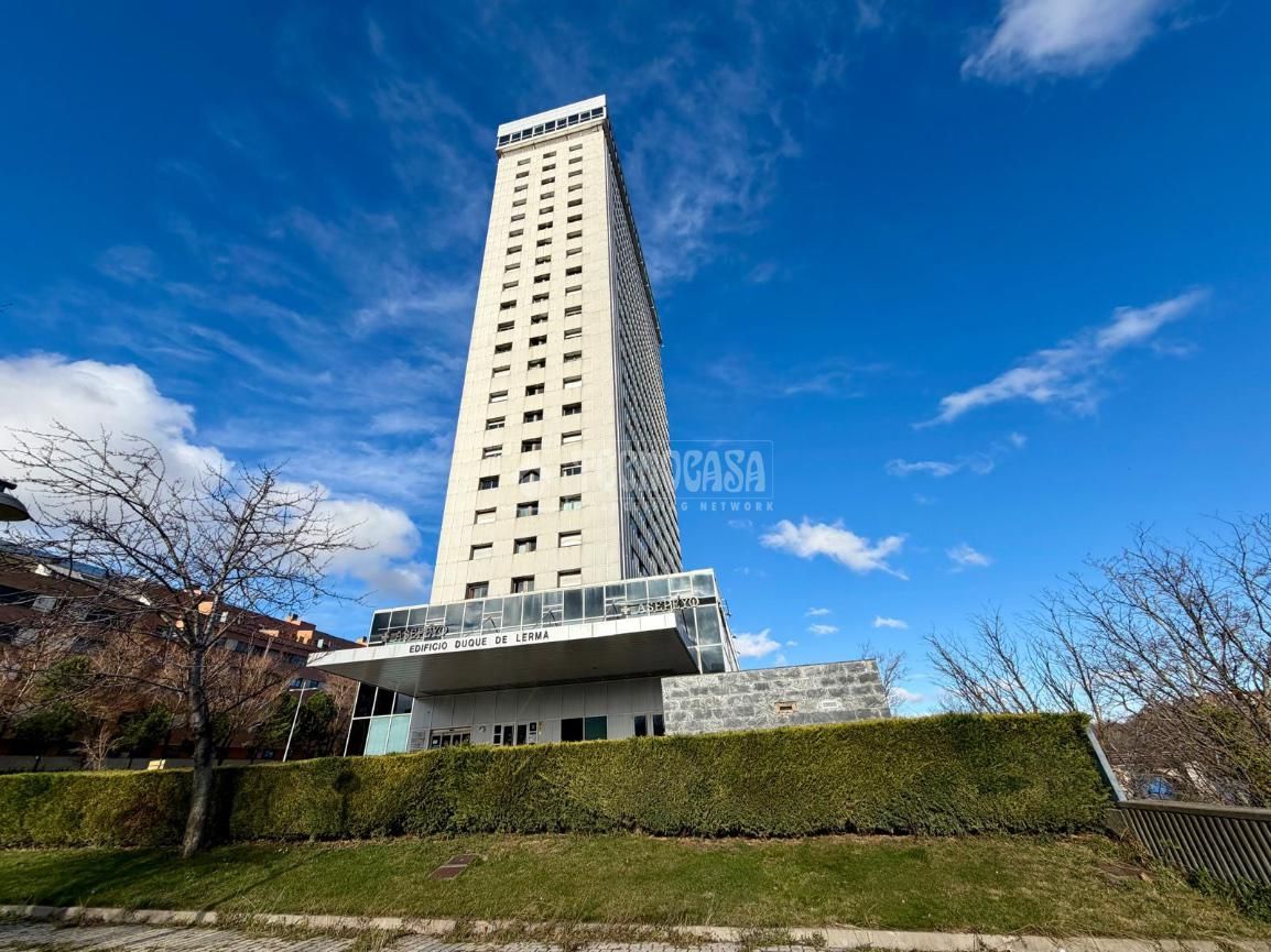 Vista exterior de Piso de alquiler en Valladolid Capital con Calefacción, Parquet y Amueblado