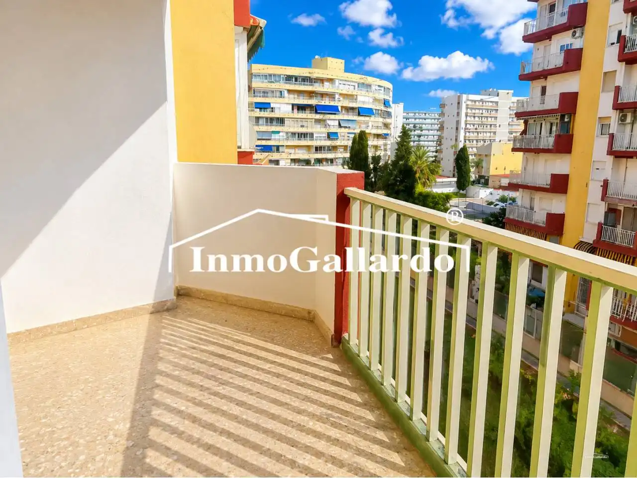 Terraza de Piso en venta en Vélez-Málaga con Calefacción, Terraza y Piscina comunitaria