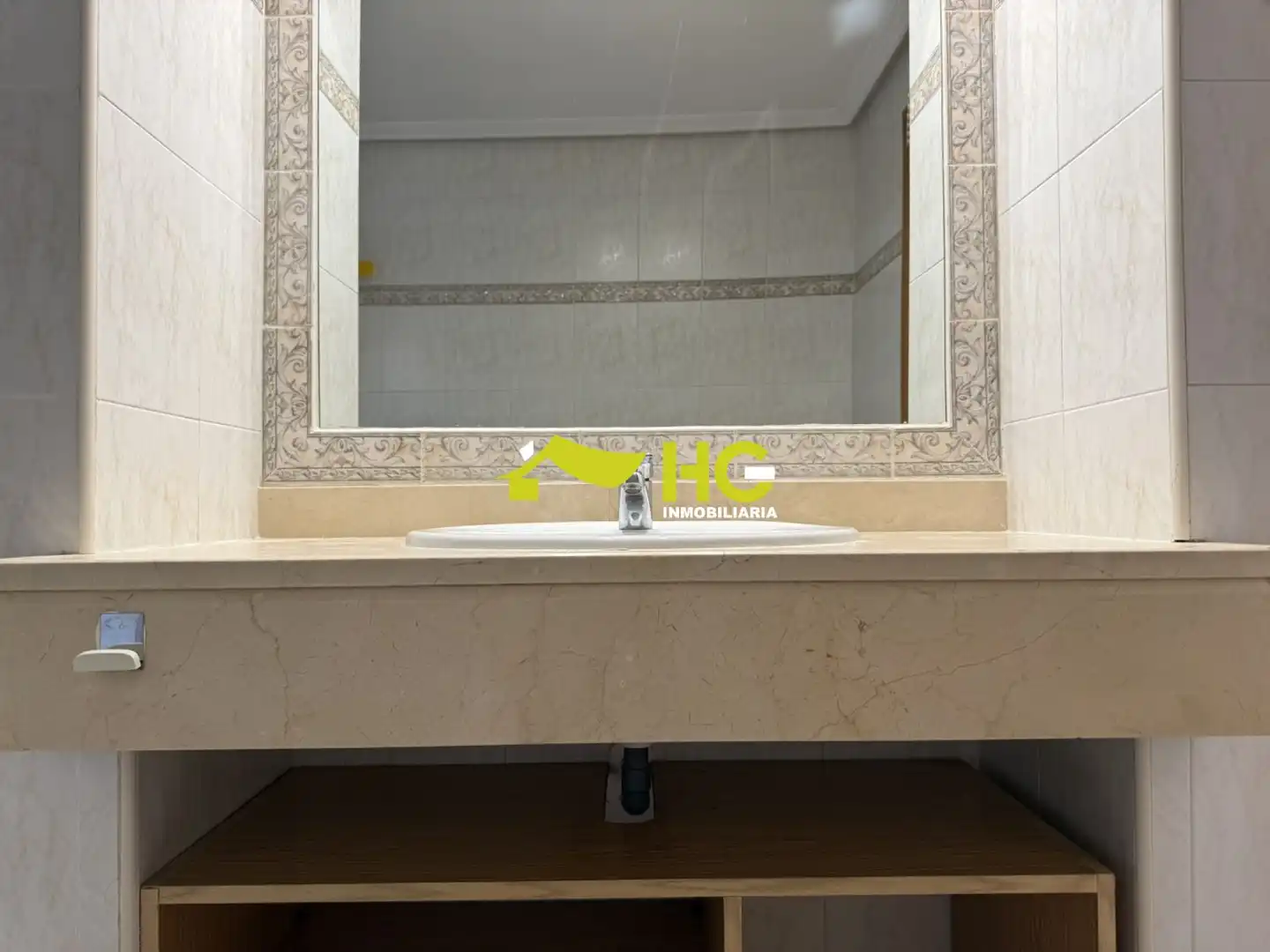 Baño de Dúplex de alquiler en Villaviciosa de Odón con Aire acondicionado, Calefacción y Terraza