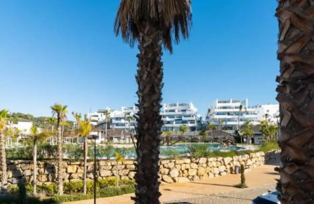 Vista exterior de Apartamento de alquiler en Estepona con Aire acondicionado, Terraza y Piscina