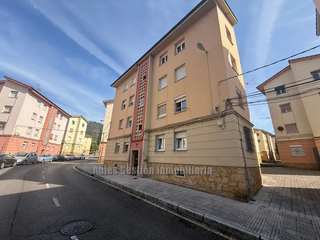 Vista exterior de Pis en venda en Oviedo  amb Calefacció i Moblat