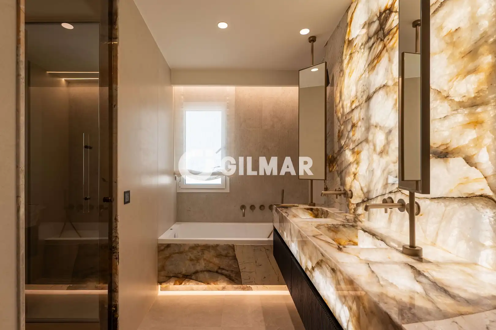 Baño de Dúplex en venta en Madrid con Calefacción y Balcón