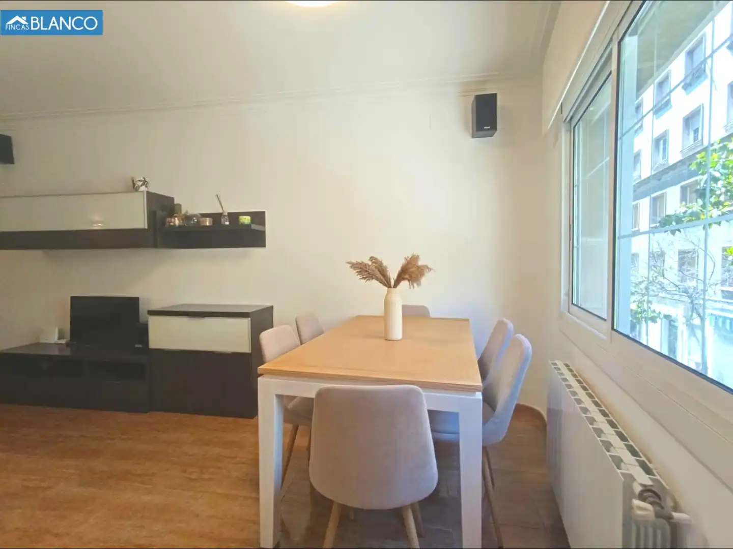 Comedor de Piso en venta en L'Hospitalet de Llobregat con Aire acondicionado, Calefacción y Jardín privado