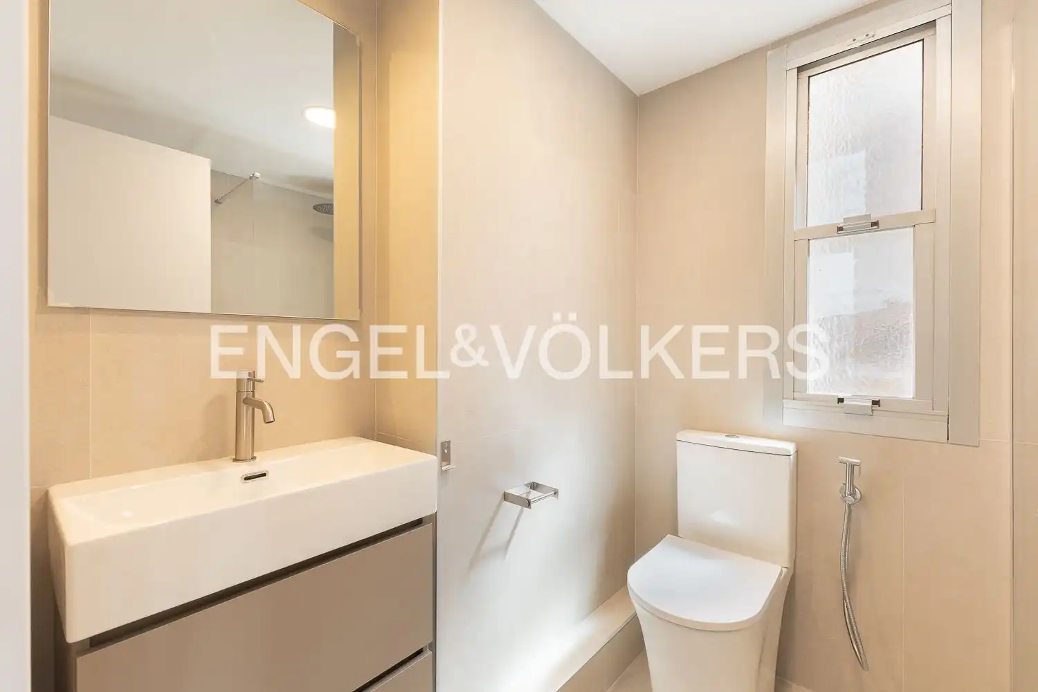 Baño de Piso de alquiler en Valencia con Aire acondicionado y Calefacción