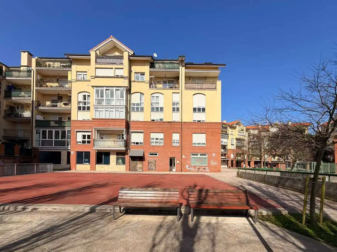 Vista exterior de Piso en venta en Santa Cruz de Bezana con Calefacción, Terraza y Trastero