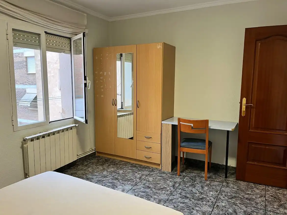 Habitación de Piso de alquiler en Lleida con Calefacción, Amueblado y Horno