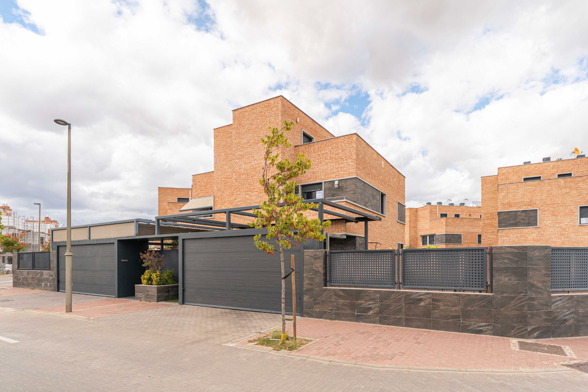Exterior view of House or chalet for sale in Móstoles  with Heating, Private garden and Terrace