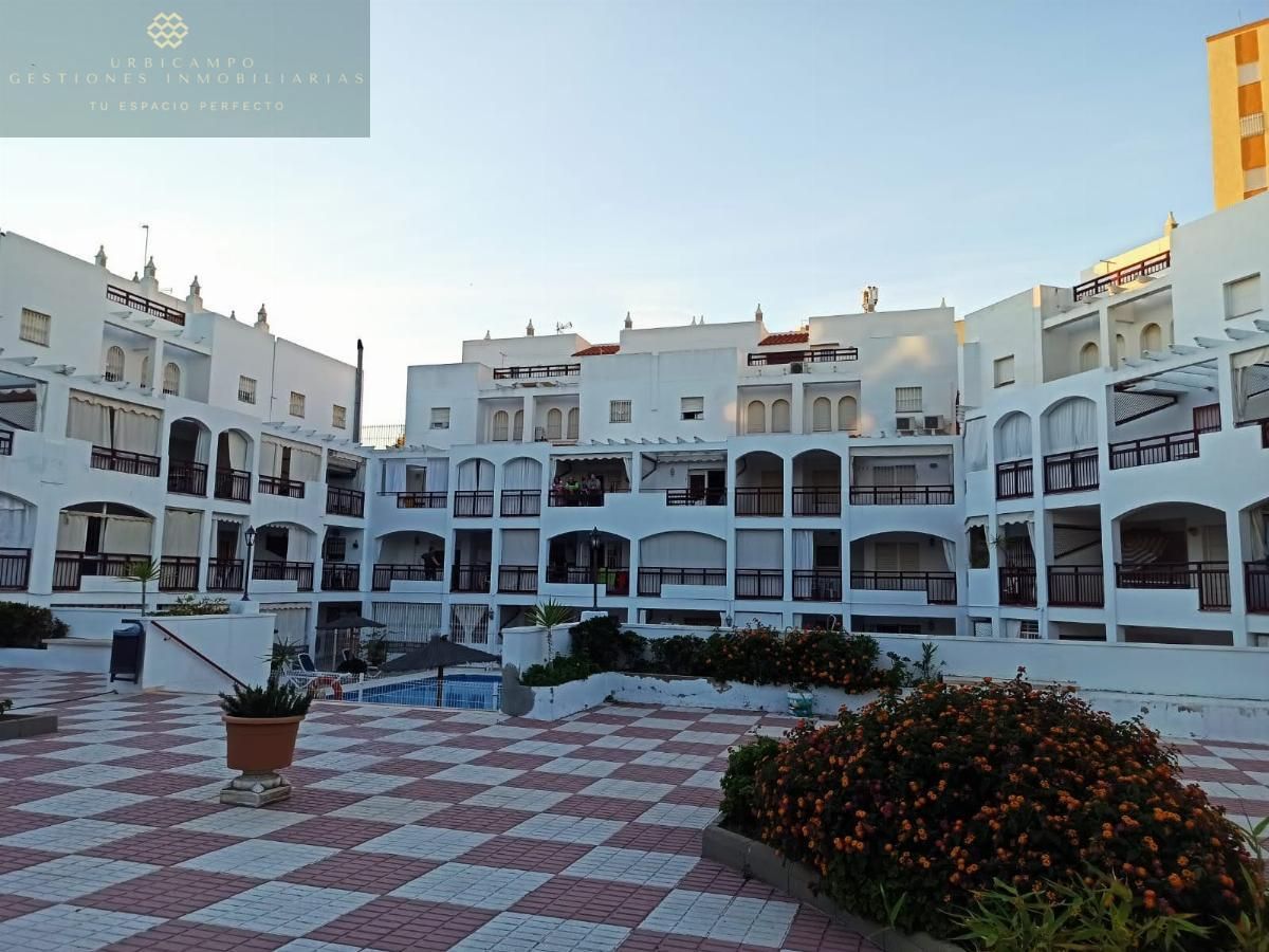 Vista exterior de Casa o xalet en venda en Isla Cristina amb Aire condicionat i Piscina comunitària