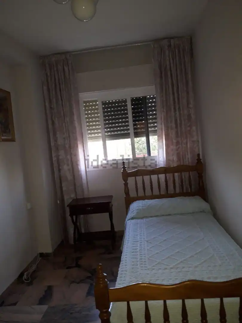 Bedroom of Flat for rent in Granada  with Furnished and Washing machine