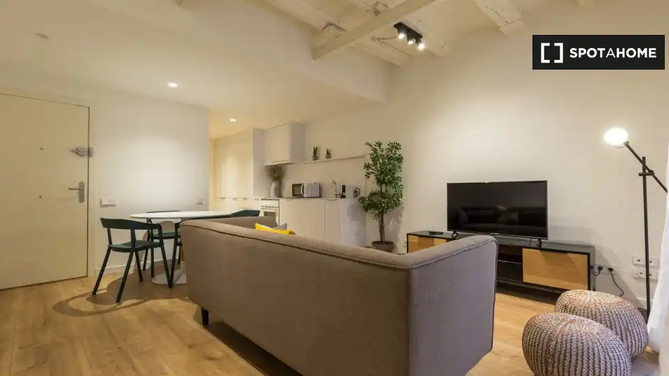 Habitació a Sant Pere, Sta. Caterina i la Ribera