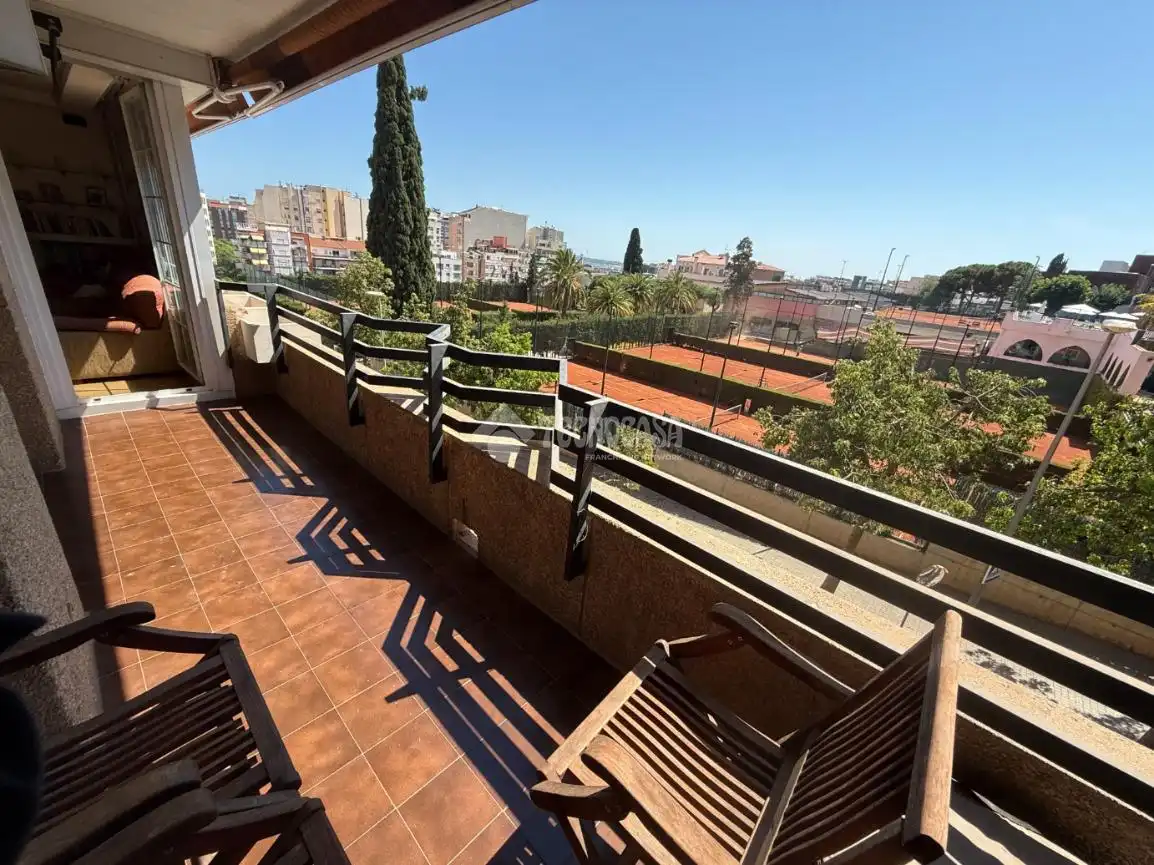 Terrasse von Wohnung zum Verkauf in Barcelona mit Klimaanlage, Parkett und Gemeinschaftspool