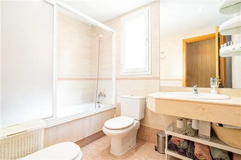 Baño de Piso de alquiler en  Palma de Mallorca con Aire acondicionado, Calefacción y Terraza