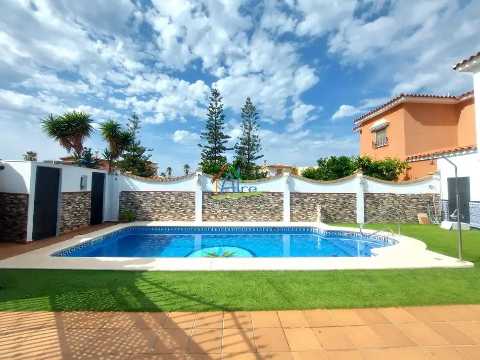 Chalet con piscina en venta en Playa golf, imagen 3