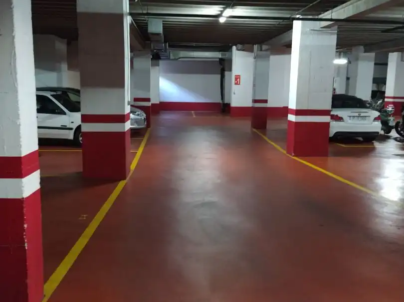 Parkplatz von Garage zur Miete in Santiago de Compostela 