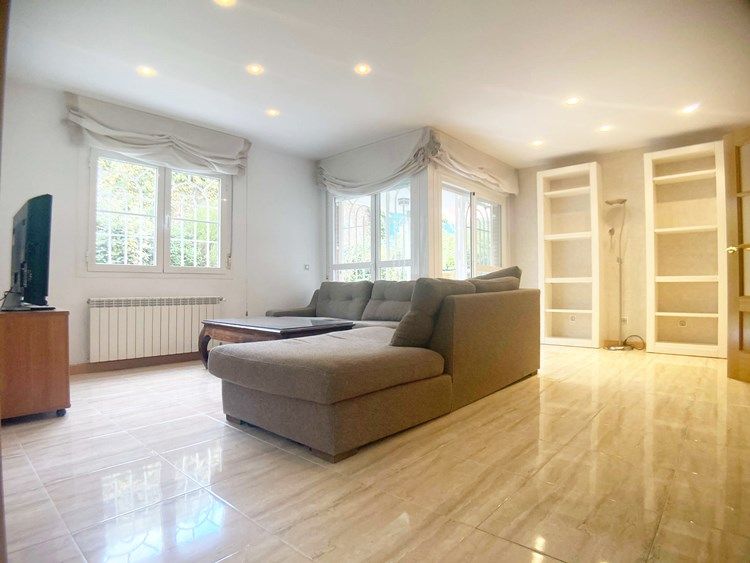 Living room of House or chalet to rent in Paracuellos de Jarama  with Heating, Parquet flooring and Terrace