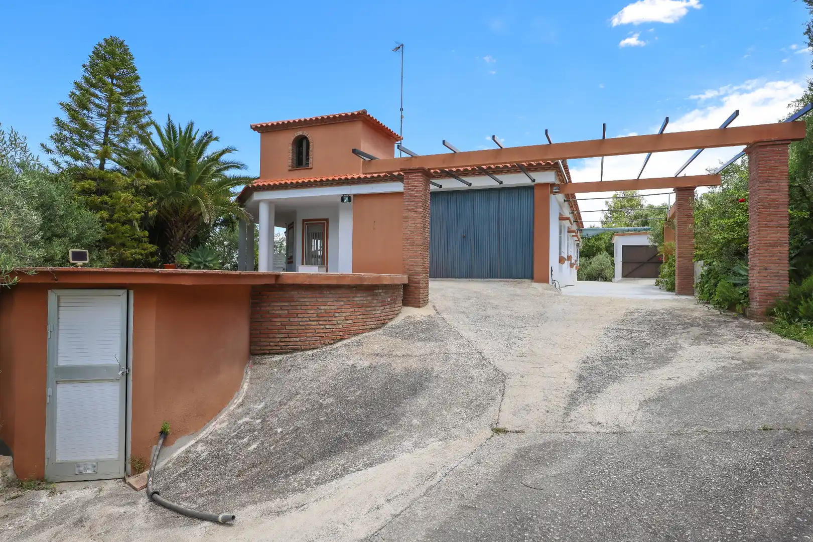 Exterior view of Houses for sale in Monda  with Air Conditioner, Private garden and Storage room