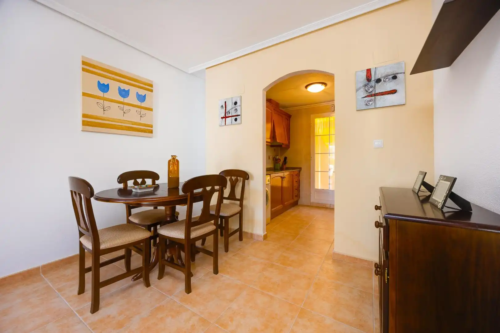 Cuina de Casa o xalet en venda en Torrevieja amb Jardí privat, Terrassa i Moblat