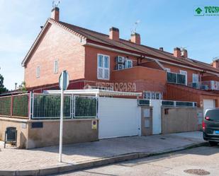 Vista exterior de Casa adosada en venda en Torrejón de la Calzada amb Aire condicionat i Terrassa