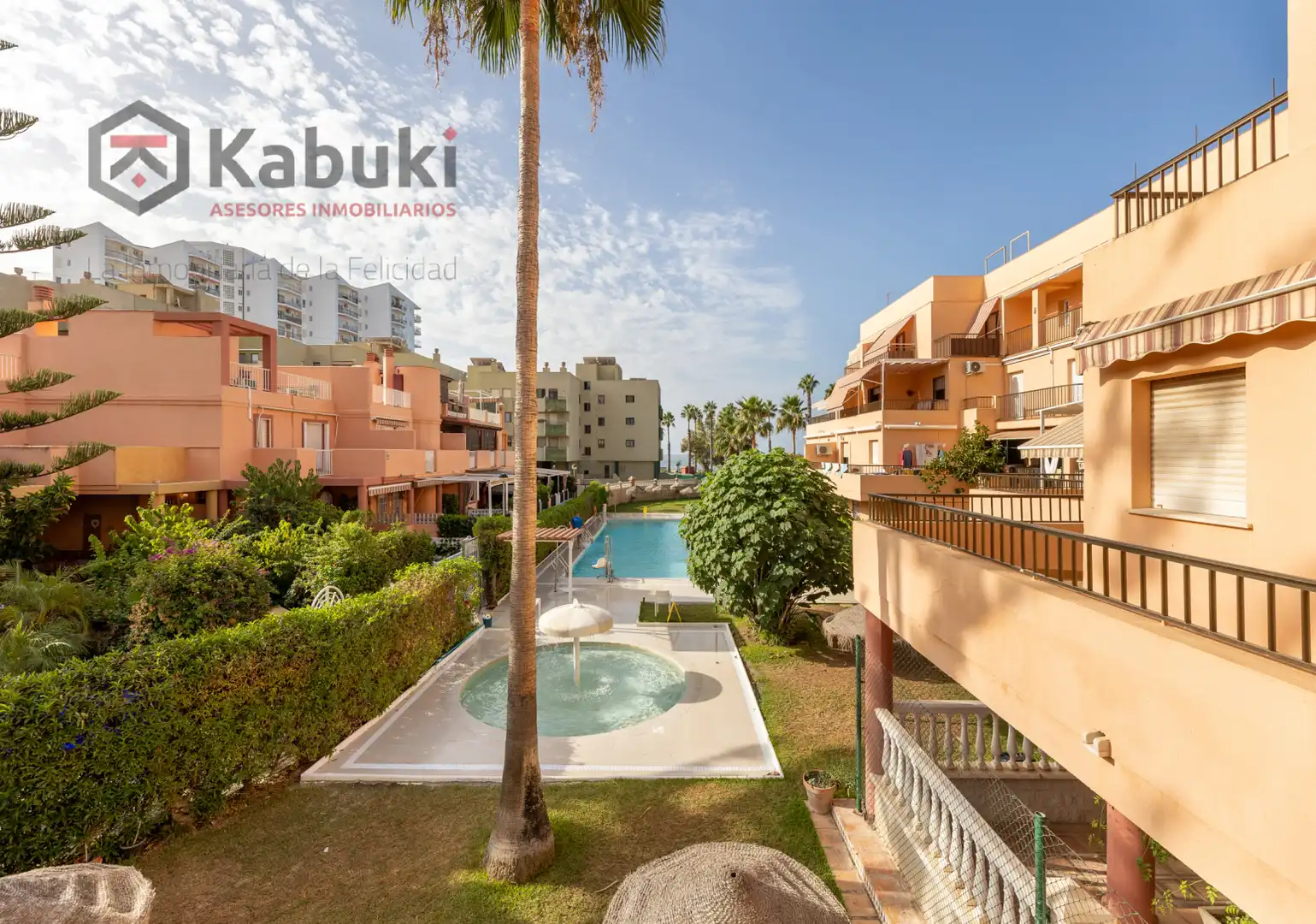 Außenansicht von Wohnung zur Miete in Salobreña mit Privatgarten, Terrasse und Schwimmbad