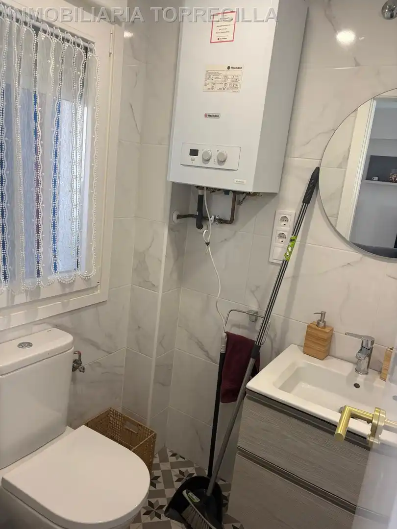 Badezimmer von Wohnung zur Miete in Valladolid mit Klimaanlage, Heizung und Möbliert
