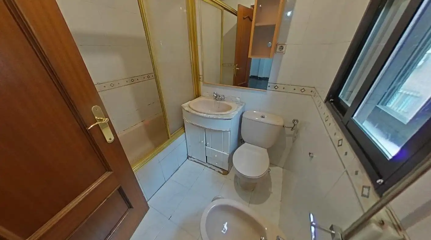 Bathroom of Flat for sale in Madrid  with Heating
