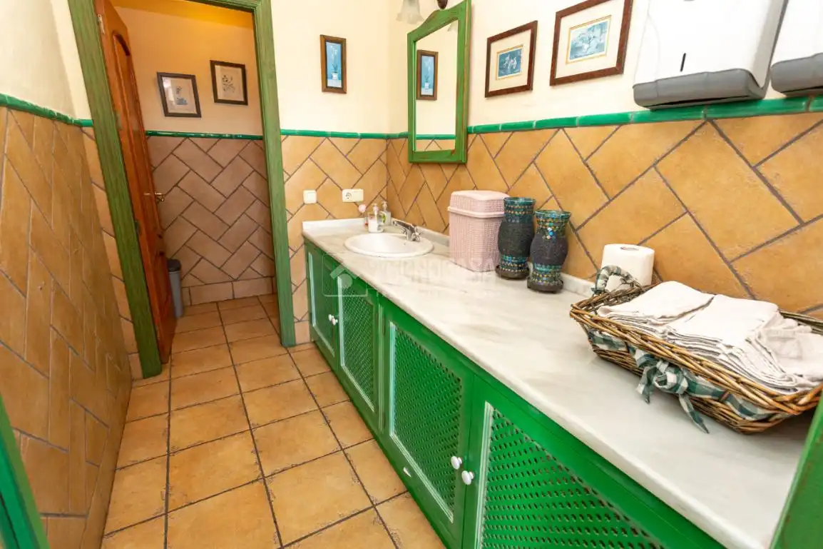 Bathroom of Houses for sale in Algeciras  with Air Conditioner and Swimming Pool