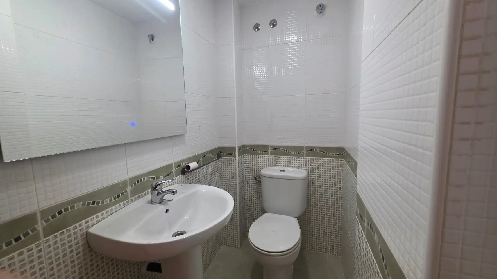 Bathroom of Flat for sale in Pedreguer  with Air Conditioner, Heating and Terrace