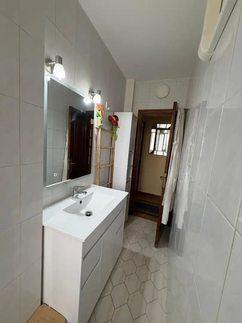 Baño de Piso de alquiler en Madrid con Aire acondicionado, Calefacción y Parquet