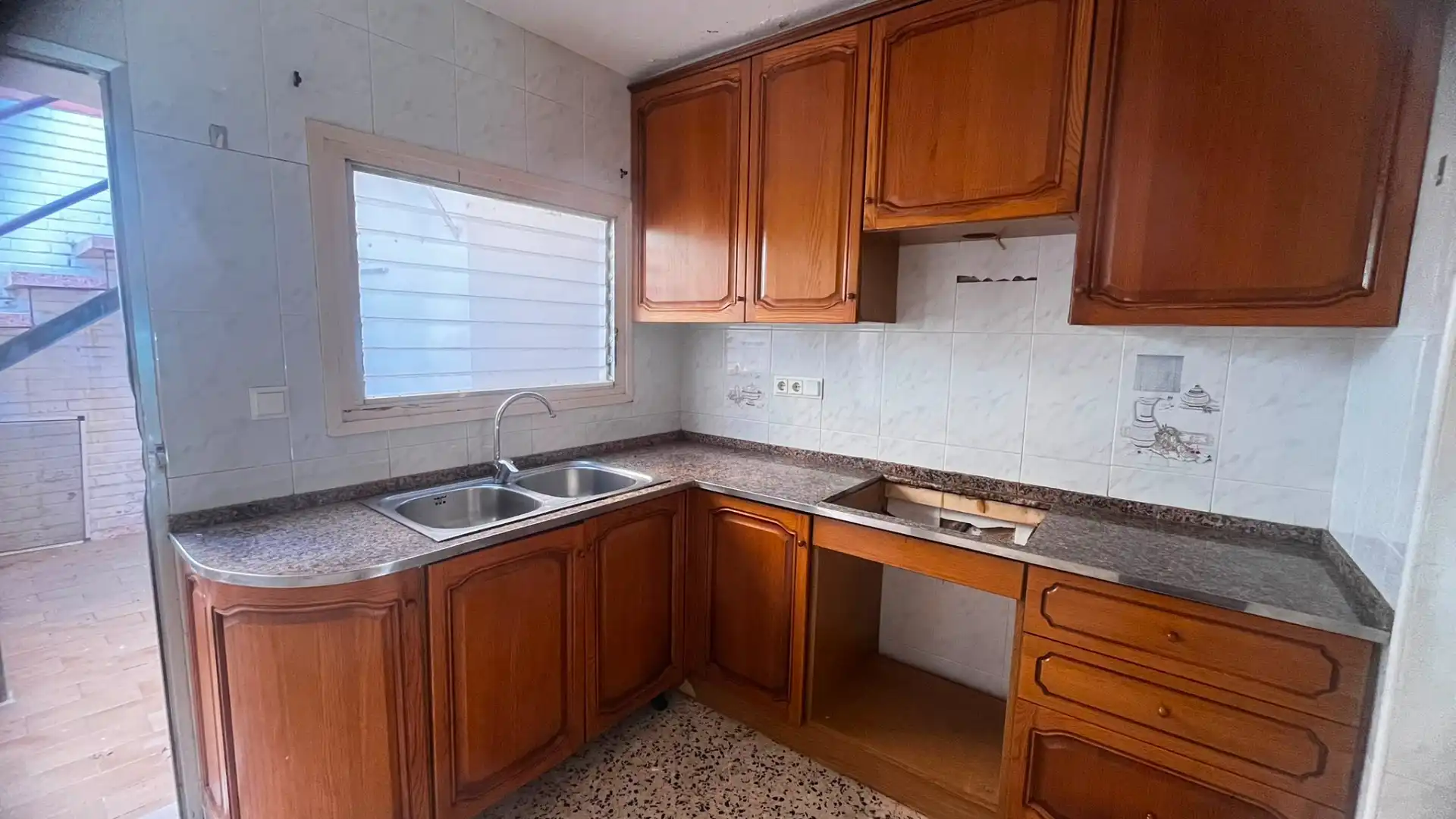 Küche von Einfamilien-Reihenhaus zum Verkauf in Cambrils mit Terrasse, Abstellraum und Alarm