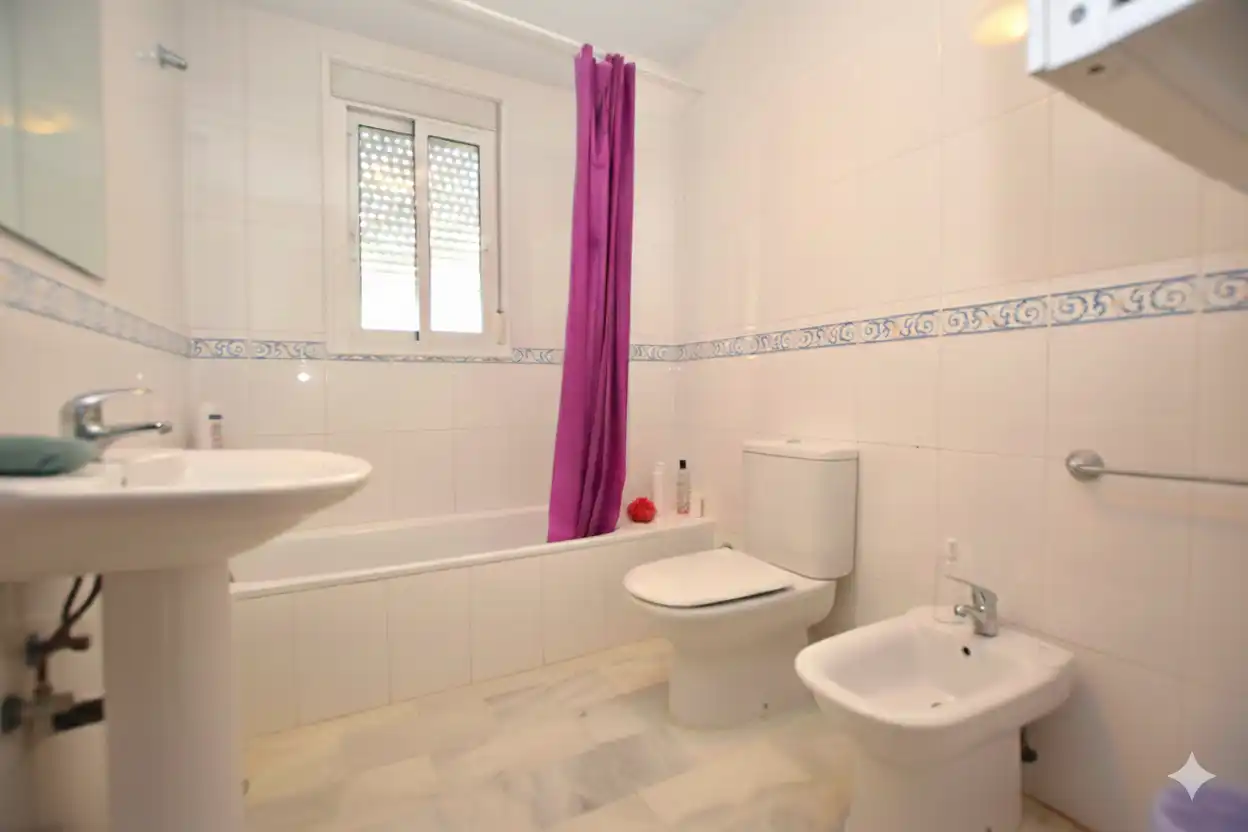 Baño de Casa adosada en venta en Pilas con Aire acondicionado