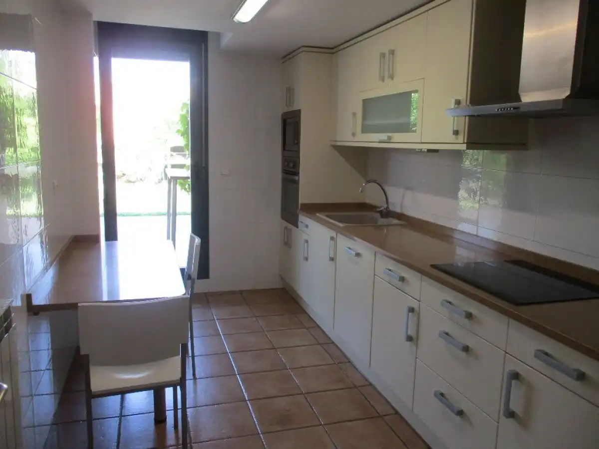 Cocina de Casa adosada en venta en Cuarte de Huerva con Aire acondicionado, Calefacción y Jardín privado