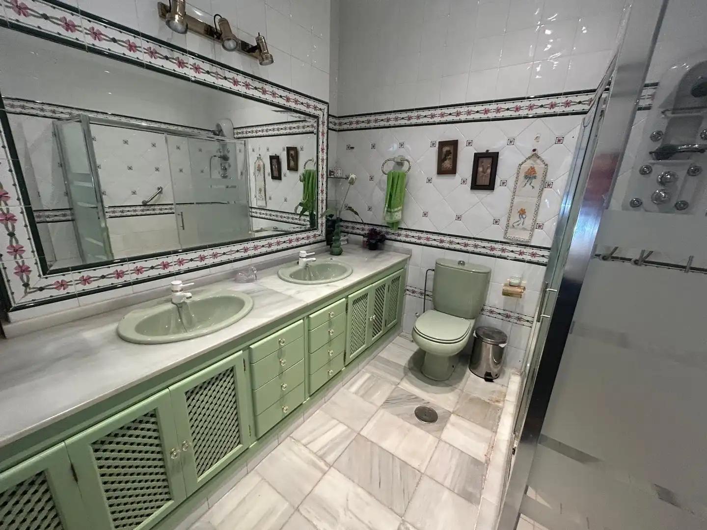 Bathroom of Houses for sale in Utrera